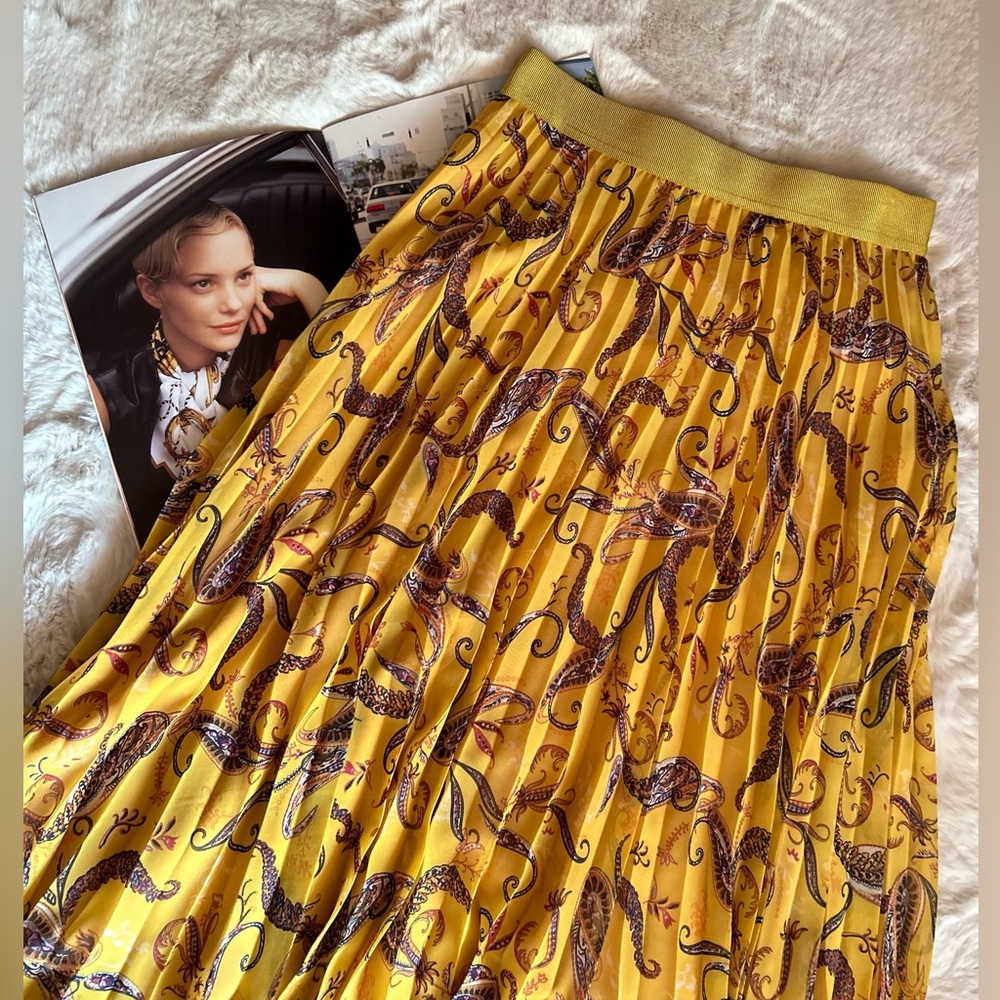 🌺Adorable skirt 🌺Like new🔥, worn once🙈 - Picture 4 of 14